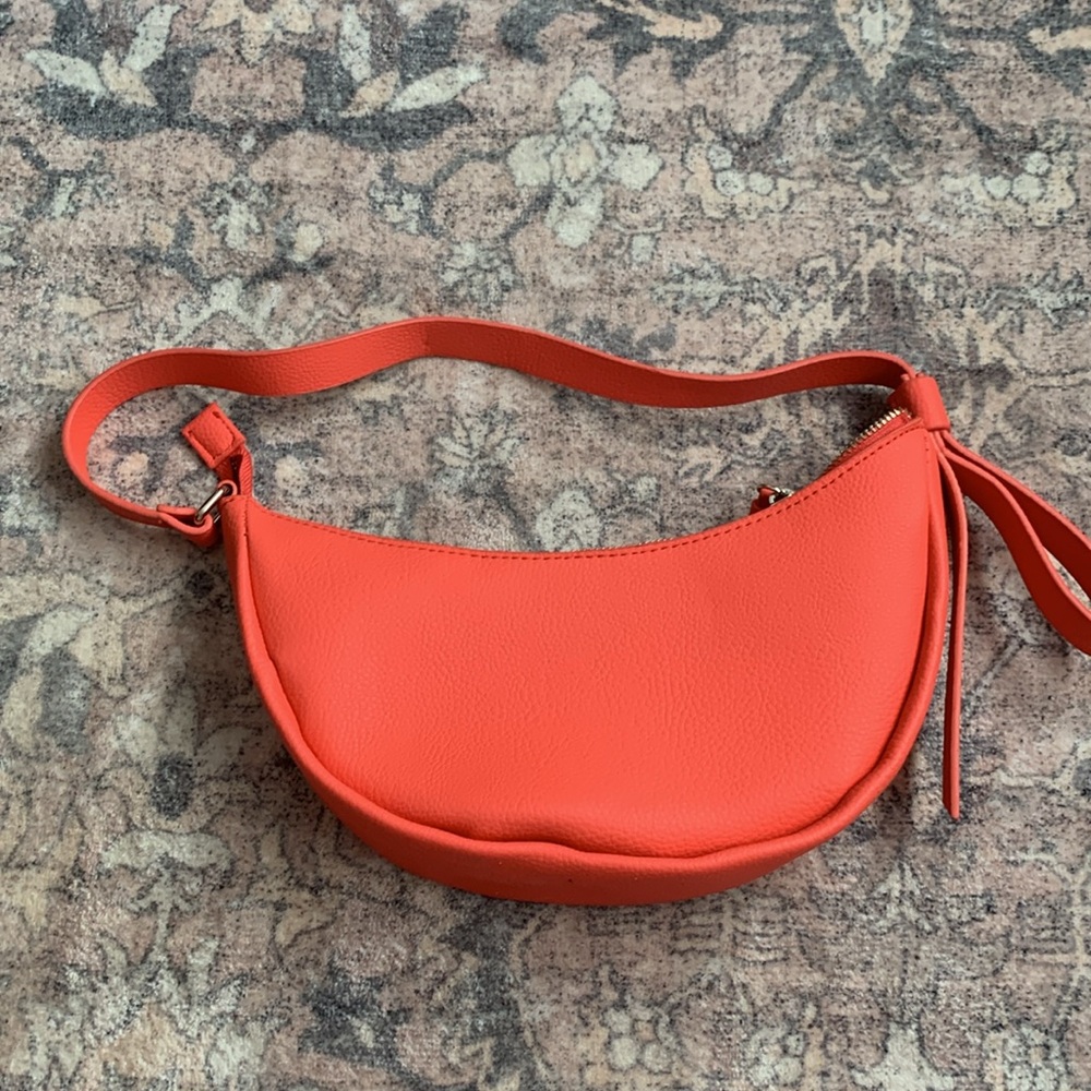 Stylish Black and Coral Handbag Set - Picture 3 of 6